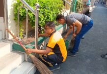 Pererat Kedekatan dengan Masyarakat, Polsek Ciawigebang Laksanakan Jumat Bersih di Masjid Baiturrahman Desa Ciputat