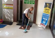 Program Polisi Bersama Masyarakat, Polsek Ciawigebang Gelar Kerja Bakti di Masjid Baiturrahman Desa Ciputat