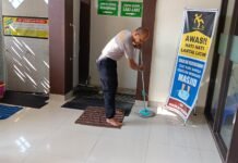 Wujudkan Polisi Bersama Masyarakat, Polsek Ciawigebang Gelar Jumat Bersih di Masjid Baiturrahman Komplek Terminal Desa Ciputat