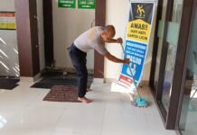 Polisi Hadir di Tengah Masyarakat, Polsek Ciawigebang Laksanakan Jumat Bersih di Masjid Baiturrahman Desa Ciputat