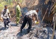 Peduli Lingkungan, Polsek Ciawigebang Bersama TNI dan Warga Tangani Kebakaran Lahan di Desa Kadurama