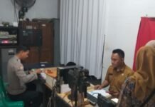 Bhabinkamtibmas Desa Karangkamulyan Polsek Ciawigebang Bersinergi dengan Kecamatan Ciawigebang dalam Aktivitas IKD Dukung Program PERLINSOS