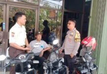 Cegah Gangguan Keamanan, Bhabinkamtibmas Desa Kadurama Berikan Imbauan Kamtibmas kepada Satpam Koperasi Artha Guna Mandiri Saat Patroli Dialogis