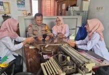 Bhabinkamtibmas Desa Cimaranten Sosialisasikan PERLINSOS kepada Pendamping PKH Kecamatan Cipicung