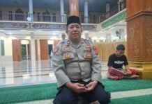Melalui Shalat Magrib Berjamaah di Masjid At Taqwa Desa Ciawigebang, PS. Panit 2 Samapta Polsek Ciawigebang Perkuat Silaturahmi dengan Masyarakat