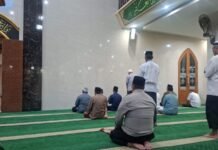 Perkuat Silaturahmi dan Jaga Kamtibmas, PS. Panit 2 Samapta Polsek Ciawigebang Laksanakan Shalat Subuh Berjamaah di Masjid At Taqwa Desa Ciawigebang