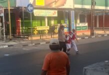 PS. Panit 2 Samapta Laksanakan Pengaturan Lalu Lintas Pagi Hari di Simpang Tiga Mako Polsek Ciawigebang, Wujudkan Kamseltibcarlantas yang Kondusif