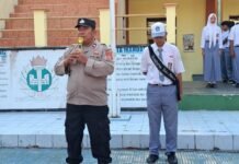 Polri Dekat dengan Pelajar, PS. Panit 2 Samapta Polsek Ciawigebang Jadi Pembina Upacara di SMK PGRI Ciawigebang