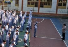 Jadi Pembina Upacara, PS. Panit 2 Samapta Polsek Ciawigebang Ajak Siswa SMK PGRI Ciawigebang Cegah Tawuran dan Perundungan