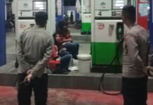 Cegah Gangguan Kamtibmas, KSPKT 2 Polsek Ciawigebang Sambangi SPBU Ciawigebang Melalui Patroli KRYD Malam Hari