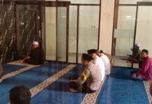 Bhabinkamtibmas Polsek Ciawigebang Laksanakan Jumling di Masjid Baiturrahman Desa Ciputat, Wujudkan Polisi Bersama Masyarakat