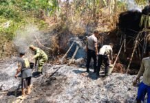 Polsek Ciawigebang Bersama TNI dan Warga Berjibaku Padamkan Kebakaran Lahan di Desa Kadurama