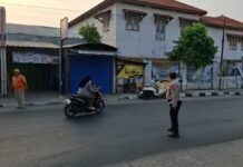 Berikan Rasa Aman dan Nyaman, PS. Panit 2 Samapta Polsek Ciawigebang Gelar Gatur Lalin Pagi Hari di Jalan Raya Siliwangi Ciawigebang