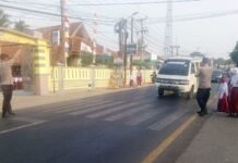 Kapolsek Ciawigebang Bersama Anggota Laksanakan Pengaturan Lalu Lintas Pagi Hari di Depan SD Negeri Kapandayan