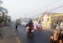 Polisi Hadir di Pagi Hari, Kapolsek Ciawigebang Pastikan Keselamatan Pelajar SD Negeri Kapandayan
