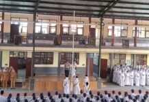 PS. Panit 2 Samapta Polsek Ciawigebang Jadi Pembina Upacara di SMP Negeri 1 Ciawigebang, Sampaikan Pesan Kamtibmas kepada Pelajar