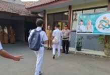 Polri Hadir di Lingkungan Pendidikan, PS. Panit 2 Samapta Polsek Ciawigebang Kunjungi SMP Negeri 1 Ciawigebang