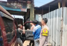 JALIN SILATURAHMI, BHABINKAMTIBMAS DESA CIKADU LAKSANAKAN SAMBANG KAMTIBMAS DOOR TO DOOR