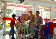 Tekan Potensi Kejahatan Siang Hari, Ka SPKT 2 Polsek Mandirancan Aiptu Juro Jauhari, S.H. Menyambangi Minimarket dan Toserba