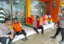 Beri Imbauan Kamtibmas Hingga Pantau Sembako, Ka SPKT 2 Polsek Mandirancan Aiptu Juro Jauhari, S.H. Gelar Patroli Dialogis