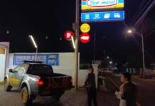 Ka SPKT 2 Polsek Mandirancan Aiptu Juro Jauhari, S.H. Pimpin Patroli KRYD Malam Hari, Menyisir Obyek Vital Minimarket Hingga Sekolah Demi Mencegah Pembobolan
