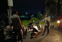 Ka SPKT 2 Polsek Mandirancan Aiptu Juro Jauhari, S.H. Pimpin Patroli KRYD Malam Hari, Sambangi Kerumunan Pemuda Demi Mencegah Geng Motor dan Tawuran