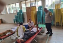 Bhabinkamtibmas Polsek Mandirancan Aiptu Mohamad Sandi Waluyo Pimpin Monitoring Giat Donor Darah PMI di Balai Desa Seda, Pastikan Keamanan dan Kelancaran Acara Kemanusiaan