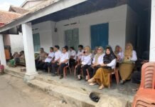 Hadir di Tengah Muka Duka Warga, Kapolsek Mandirancan IPTU Iid Nurdin, S.H. Gelar Takziah dan Kenalkan Diri Kepada Tokoh Desa Cirea