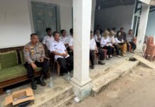 Bentuk Empati dan Keakraban, Kapolsek Mandirancan IPTU Iid Nurdin, S.H. Bersama Camat Takziah ke Rumah Duka Almarhum Saudara Geri