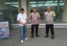 Menyambangi Area Rawan dan Pemukiman Warga, Ka SPKT 3 Aiptu Ajat Sudrajat Gelar Patroli KRYD Polsek Mandirancan Ajak Jaga Kondusifitas