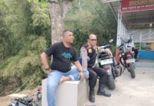 Bhabinkamtibmas Polsek Kramatmulya Melaksanakan Patroli Siang antisipasi terjadinya Gangguan Kamtibmas dan tindak kriminalitas Sambangi Pengurus OW Lembah Cilengkrang Desa Pajambon