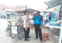 SAMBANG DESA , BHABINKAMTIBMAS POLSEK KADUGEDE AJAK WARGA WUJUDKAN SITUASI KAMTIBMAS DI LINGKUNGAN*