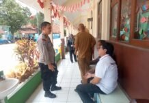 SILATURAHMI KAMTIBMAS KEPADA MASYARAKAT, BHABINKAMTIBMAS POLSEK KADUGEDE AJAK WARGA WUJUDKAN SITUASI KAMTIBMAS DI LINGKUNGAN*