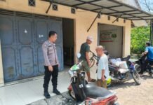 DOOR TO DOOR SYSTEM, CARA BHABINKAMTIBMAS POLSEK KADUGEDE DEKATKAN DIRI DENGAN WARGA