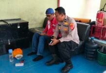 DOOR TO DOOR SYSTEM, CARA BHABINKAMTIBMAS POLSEK KADUGEDE DEKATKAN DIRI DENGAN WARGA