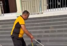 Aksi Nyata Personel Polsek Mandirancan Bersihkan Masjid Al Barokah: Perkuat Ukhuwah dan Budaya Gotong Royong Melalui Jumsih