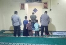 Sinergi Agamis Polsek Mandirancan Lewat Subuh Keliling: Dukung Program 100 Hari Kapolri dan Imbau Waspada Curanmor di Mushola Al Muhajirin