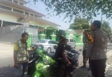 Patroli Harkamtibmas di Pangkalan Ojek Desa Mandirancan, Personel Polsek Mandirancan Imbau Tertib Berlalu Lintas