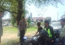 Patroli Dialogis Polsek Mandirancan Sambangi Tukang Ojek Dusun Manis Demi Terwujudnya Kamseltibcarlantas