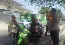 Jaga Kerukunan dan Keselamatan Jalan, Polsek Mandirancan Edukasi Penarik Ojek di Dusun Manis
