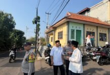 Kanit Binmas Polsek Mandirancan Aipda Rosid, A.Md. Pimpin Pengamanan Upacara Hari Santri Nasional 2026 di Pakembangan