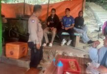 Dengarkan Aspirasi Warga, Personel Kepolisian Gelar Patroli Dialogis di Warung Tradisional