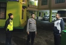 PATROLI SUBUH, DEMI KAMTIBMAS KADUGEDE TERJAGA