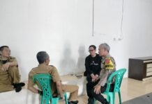 Tingkatkan Koordinasi, Bhabinkamtibmas Desa Kramatmulya Sambangi Perangkat Desa Guna Perkuat Sinergitas Kamtibmas