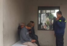 Bhabinkamtibmas Desa Cikubangsari Berikan Imbauan Kamtibmas Secara Langsung di Tengah Warga