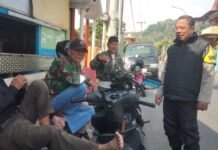 Sambangi Warga di Warung Desa, Aipda Karna Jalin Kedekatan Lewat Patroli Dialogis