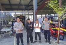 Sambangi Tempat Nongkrong Pemuda, Aiptu Karto dan Aipda Rahmat Berikan Edukasi Kamtibmas Secara Humanis