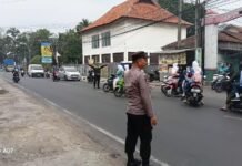 Polisi Hadir Sejak Pagi, Polsek Cilimus Berikan Pelayanan dan Edukasi Keselamatan Berlalu Lintas