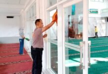 *Polsek Cilimus Gelar Jumat Bersih, Wujud Nyata Polri Hadir di Tengah Masyarakat*