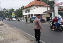 Wujudkan Lalu Lintas Tertib dan Kondusif, Polsek Cilimus Hadir Layani Masyarakat Sejak Pagi